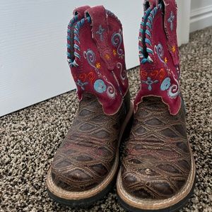 Cute Ariat toddler girl’s boots, size 9